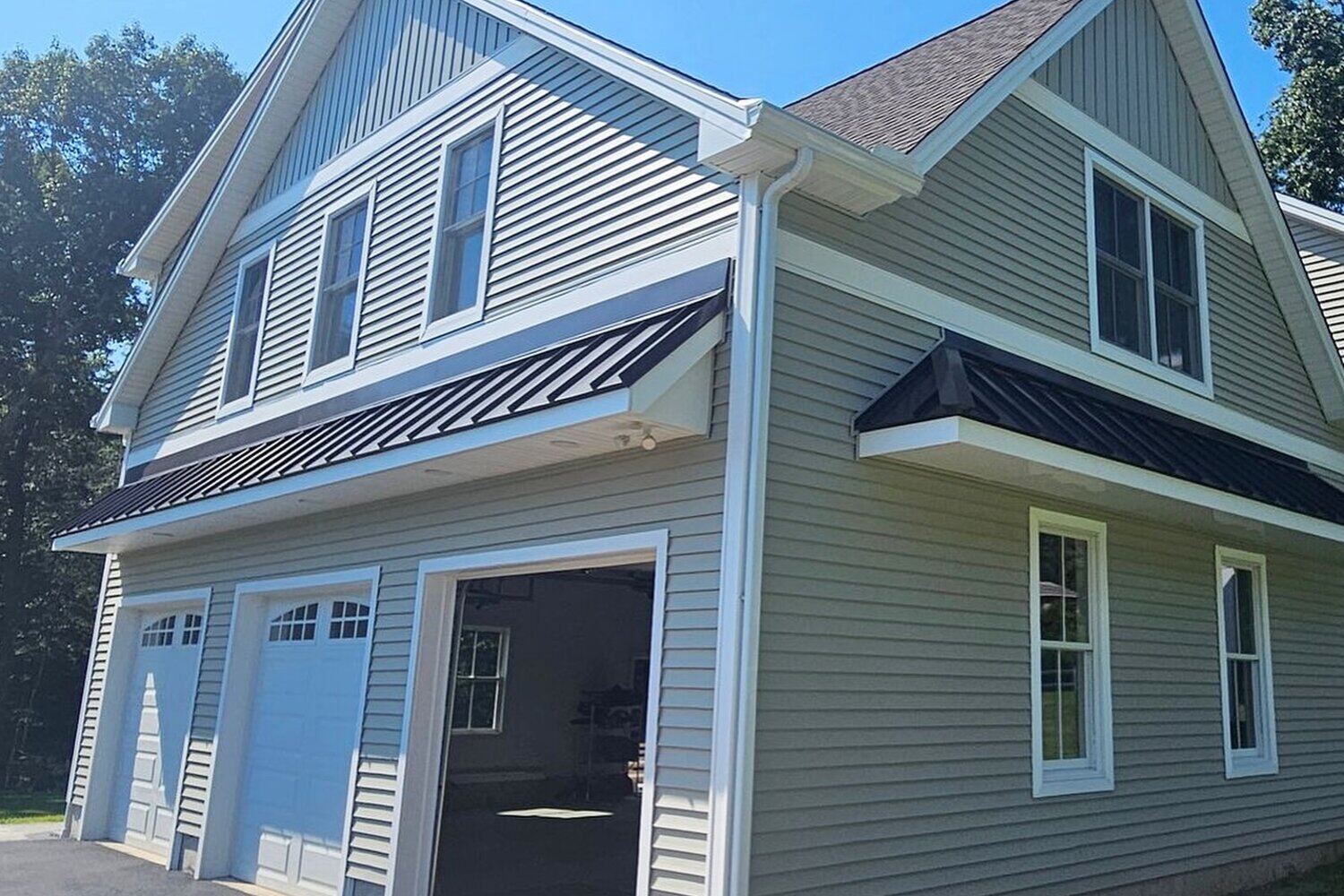 Seamless vs. Sectional Gutters: What Is Worth Paying For