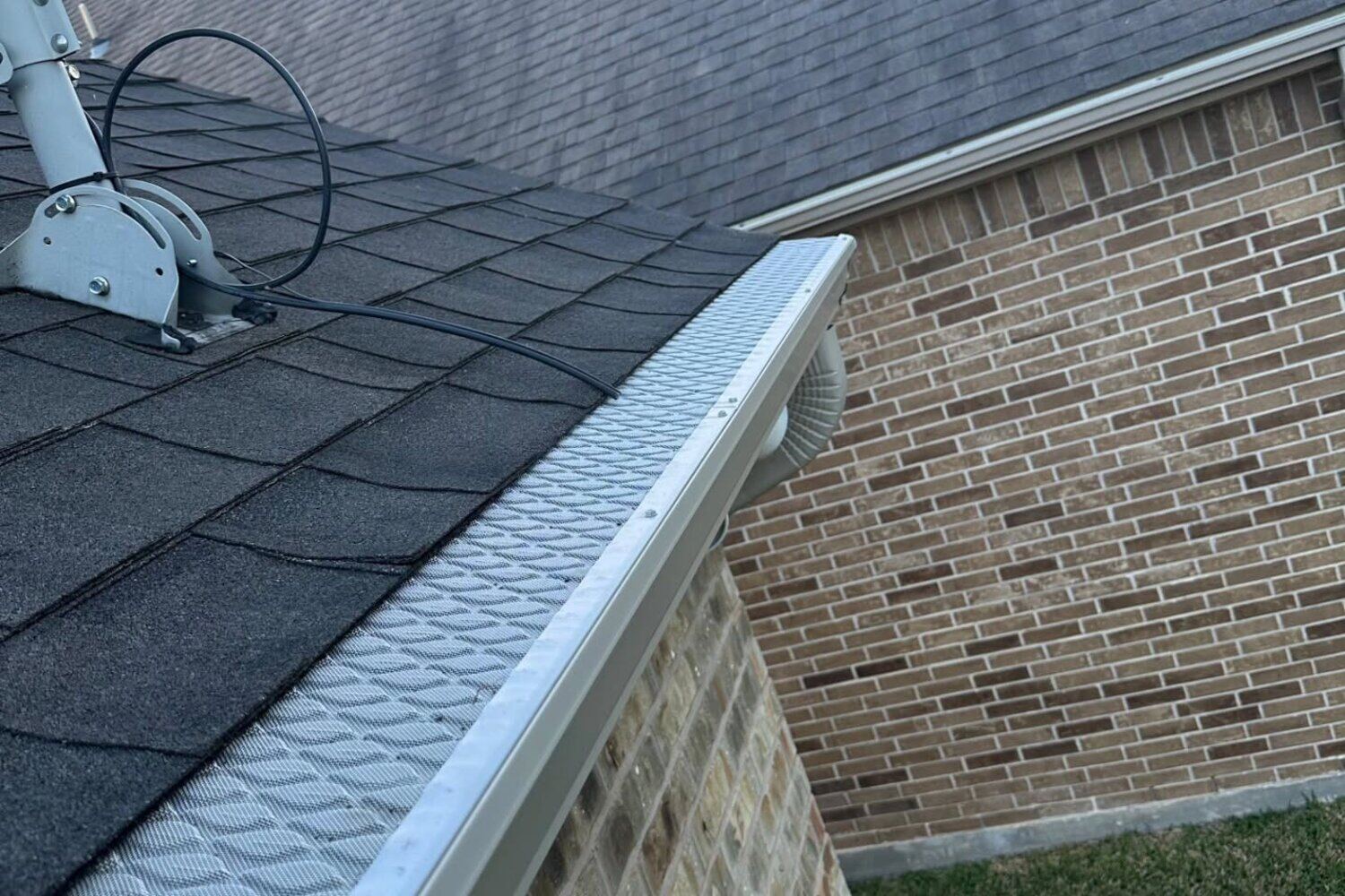 Gutter Guard Retrofit Over Existing Gutters in Turner, Oregon &mdash; photo 2